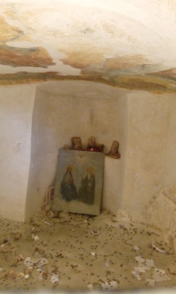 Zbytky fresek a modlitební koutek