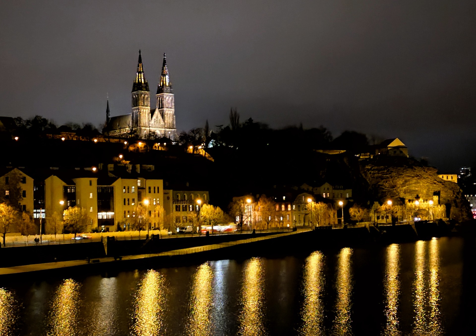 Vyšehrad z železničního mostu