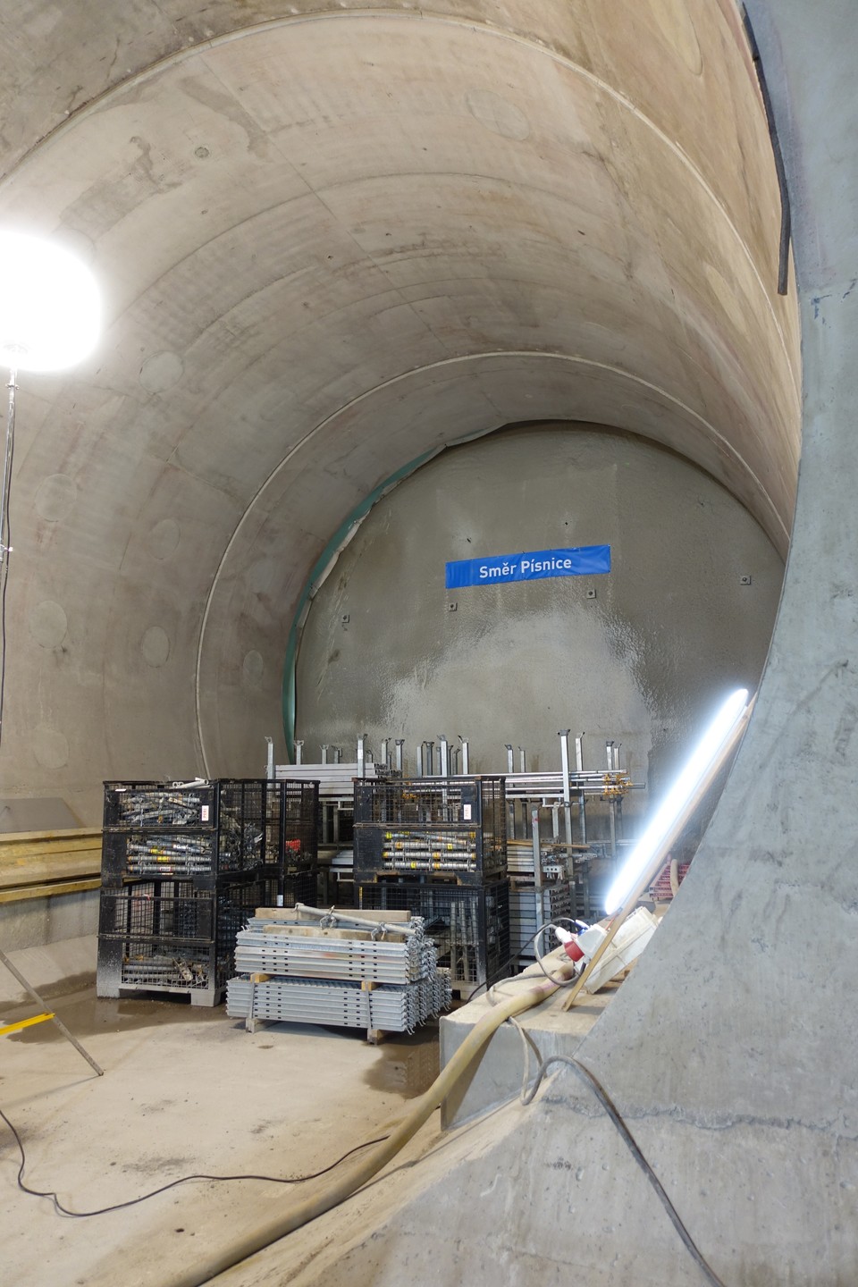 Pohled z nástupiště budoucí stanice Olbrachtova