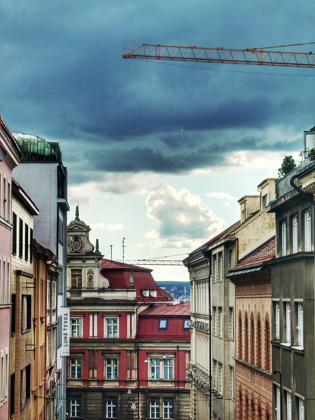 Bouřkové mraky nad Prahou