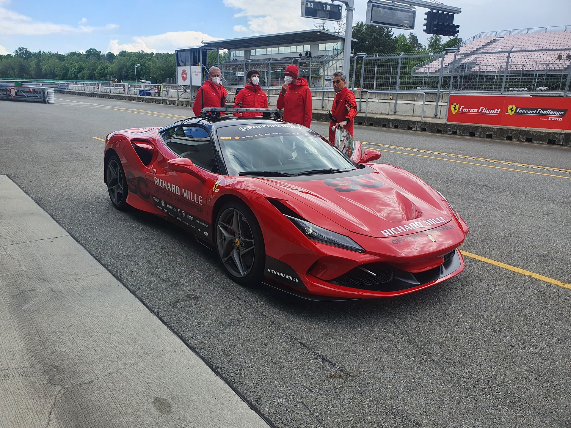 Safety Car Ferrari F8 Tribute